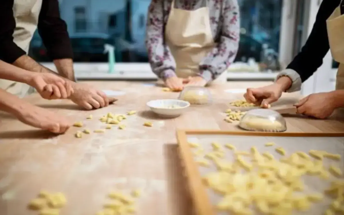 Kitchen dating lab - Mani in pizza 3 - Cooking class
