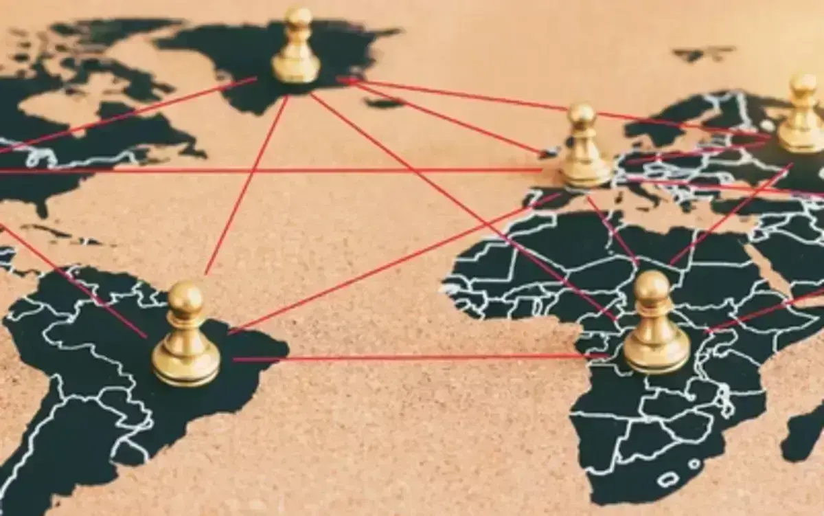 Aperitivo geopolitico - The Oil Century: Haunted by Hormuz