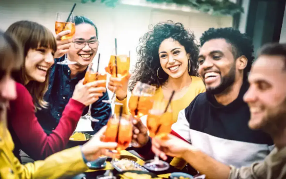 Aperispritz illimitato al parco:apericena e spritz no limit
