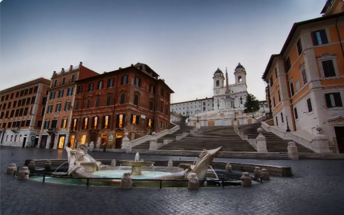 Mentre la città eterna ancora dorme. Alba e colazione