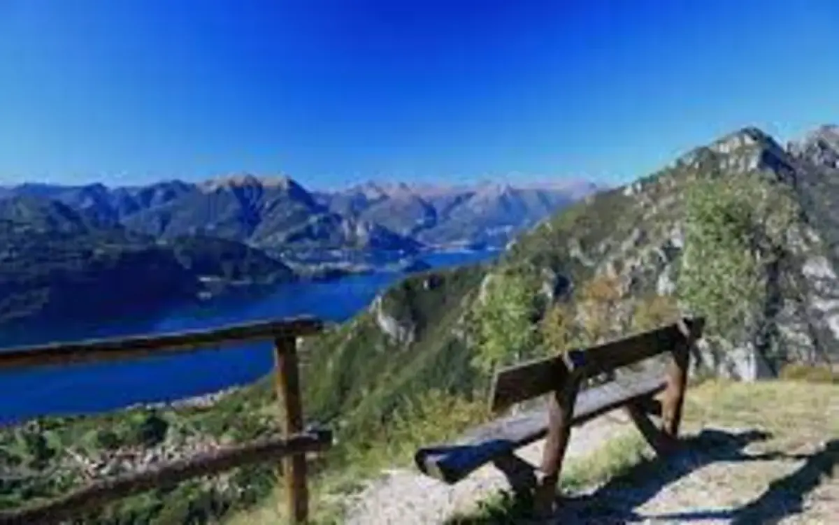 Trekking allo Zucco di Manavello, terrazza sul lago di Lecco